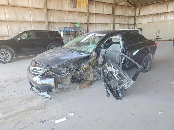 2013 Toyota Corolla LE, VIN 5YFBU4EE1DP086908 — Front end