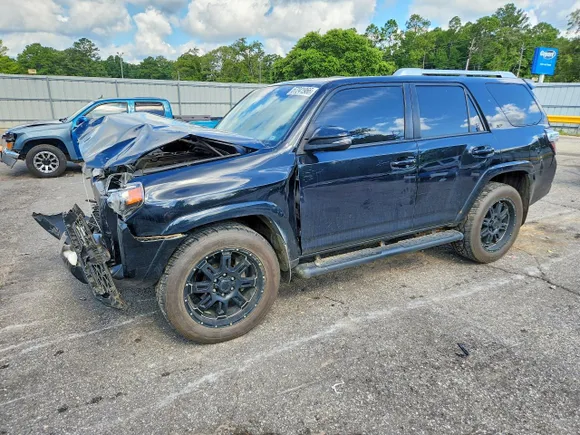 2018 Toyota 4Runner SR5 Premium, VIN JTEZU5JR5J5179125 — Front end