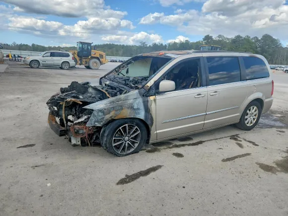 2016 Chrysler Town & Country Touring, VIN 2C4RC1BG1GR281465 — Engine fire