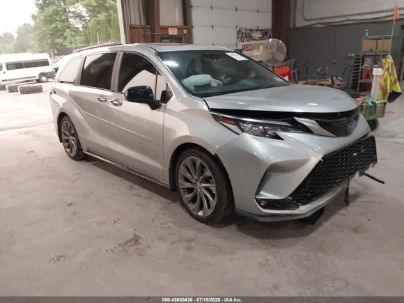 2022 Toyota Sienna XSE, VIN 5TDDSKFC9NS065779 — Front end