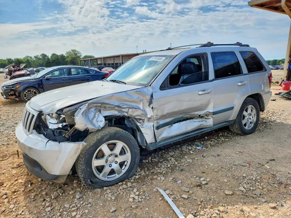 2009 Jeep Grand Cherokee Laredo, VIN 1J8GS48K39C545412 — Side