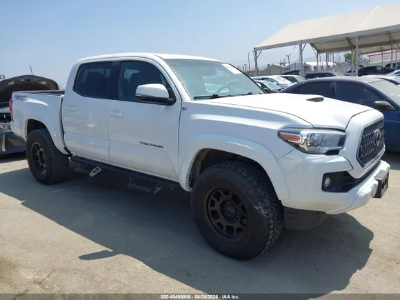 2019 Toyota Tacoma TRD Sport, VIN 3TMCZ5AN4KM247144 — Front end