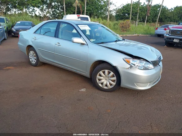 2005 Toyota Camry LE, VIN JTDBE30KX50305610 — Front end
