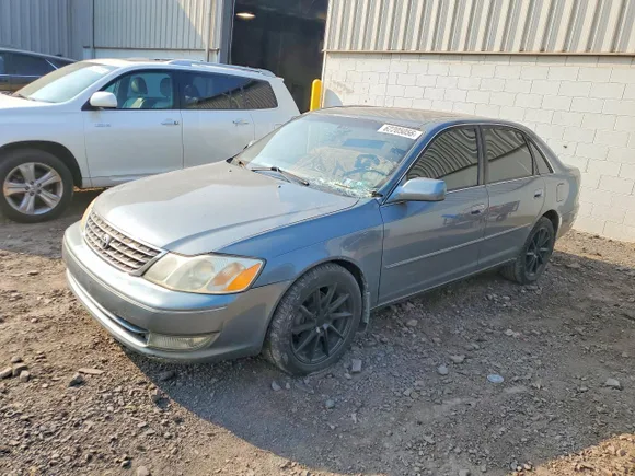 2003 Toyota Avalon XLS, VIN 4T1BF28B53U310713 — Front end