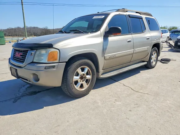 2003 GMC Envoy SLT, VIN 1GKES16S536108019 — Front end