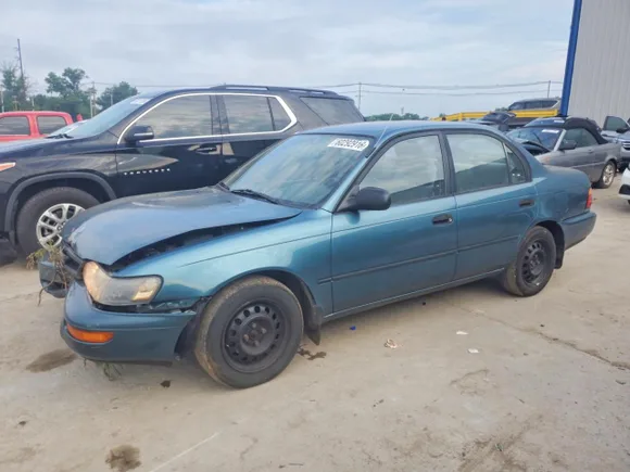 1995 Toyota Corolla DX, VIN 1NXAE09B5SZ320626 — Front end
