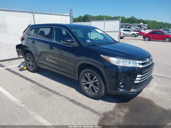 2018 Toyota Highlander LE, VIN 5TDZARFH2JS032873 — Rear end