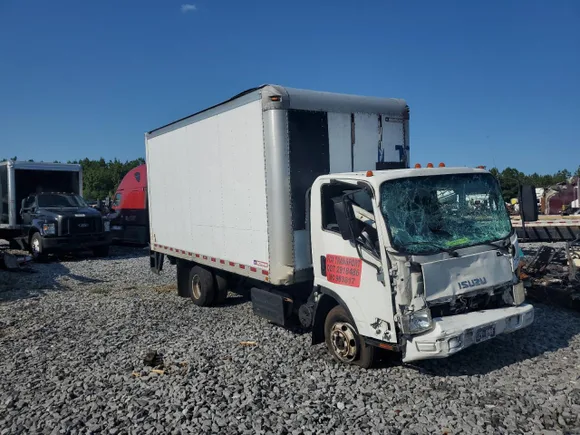 2015 Isuzu NPR, VIN JALC4W160F7003633 — Front end