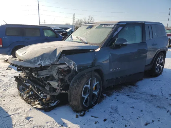 2024 Rivian R1S Adventure, VIN 7PDSGABA1RN043089 — Front end