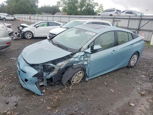 2018 Toyota Prius Four, VIN JTDKARFU2J3545315 — Front end