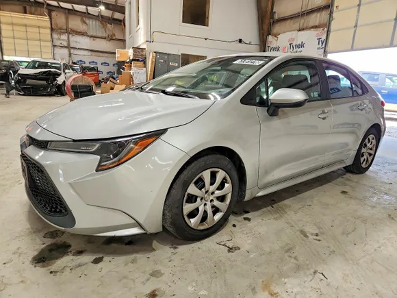 2022 Toyota Corolla LE, VIN 5YFEPMAE7NP278975 — Front end