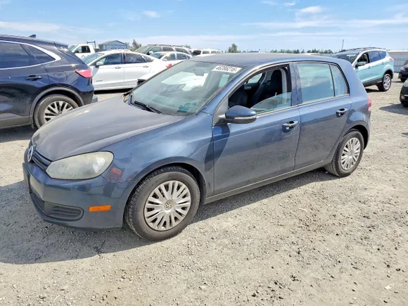 2013 Volkswagen Golf, VIN WVWDB7AJ2DW097085 — Мелкие вмятины и царапины