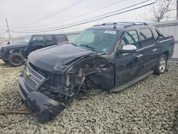 2013 Chevrolet Avalanche LT, VIN 3GNTKFE79DG379296 — Front end