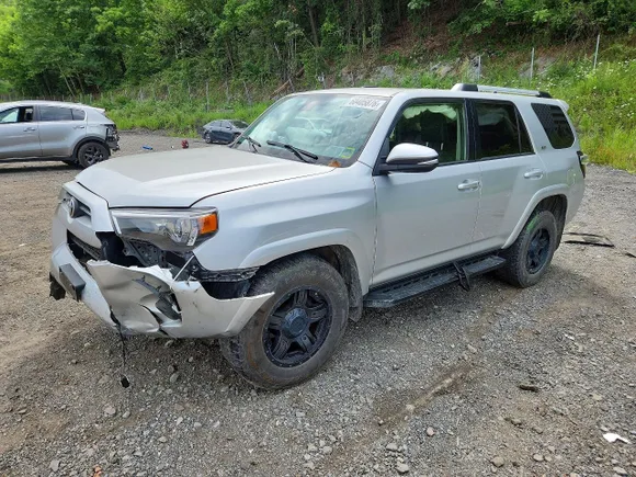 2021 Toyota 4Runner SR5 Premium, VIN JTENU5JR6M5925505 — Front end