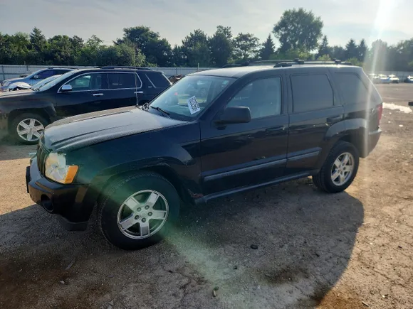 2007 Jeep Grand Cherokee Laredo, VIN 1J8GR48K67C522859 — Front end