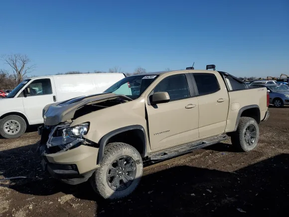 2021 Chevrolet Colorado 4WD ZR2, VIN 1GCGTEEN2M1131888 — Front end