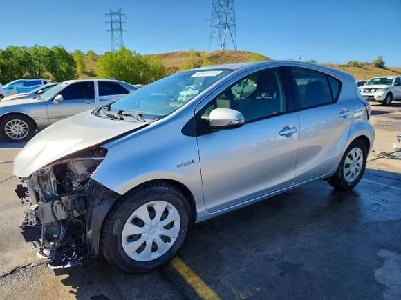 2013 Toyota Prius Four, VIN JTDKDTB38D1548995 — Front end