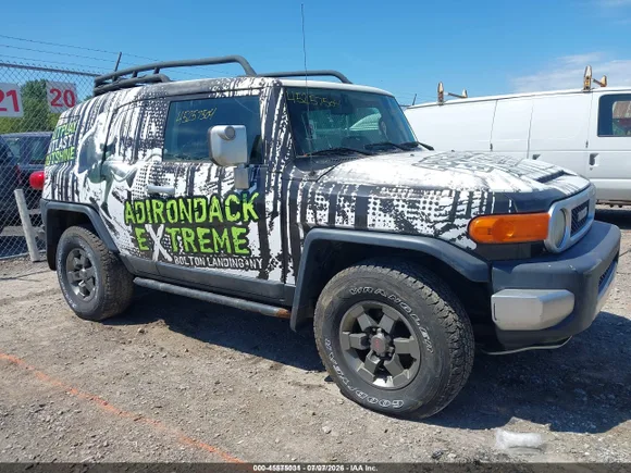 2007 Toyota FJ Cruiser, VIN JTEBU11F170057688 — Front end