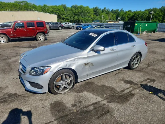 2015 Mercedes-Benz C 300 Sport, VIN 55SWF4KB7FU028644 — Front end