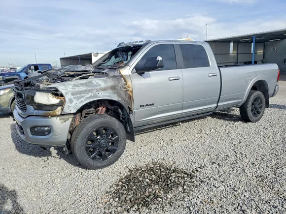 2022 Ram 3500 Limited, VIN 3C63R3RL5NG261524 — Engine fire
