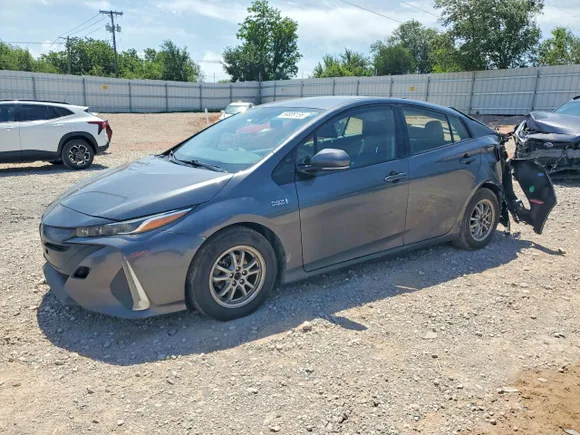 2017 Toyota Prius Premium, VIN JTDKARFP3H3025256 — Rear end