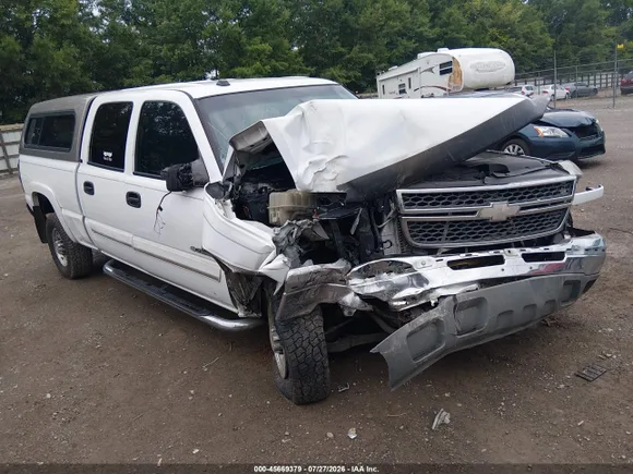 2005 Chevrolet Silverado 2500HD LT, VIN 1GCHC23295F856520 — Front end