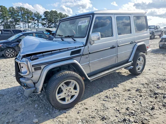 2003 Mercedes-Benz G 500, VIN WDCYR49E73X135352 — Front end