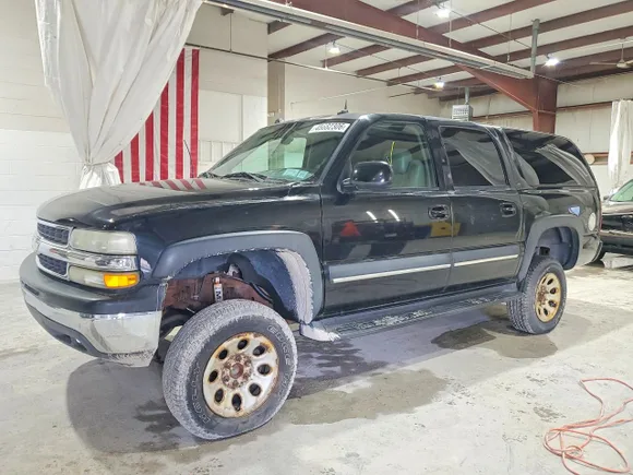 2004 Chevrolet Suburban LT, VIN 1GNEC16T34J137087 — Normal wear