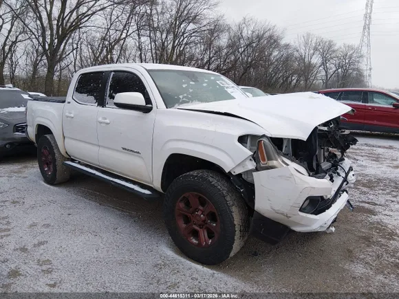 2019 Toyota Tacoma SR, VIN 5TFAX5GNXKX132417 — Front end