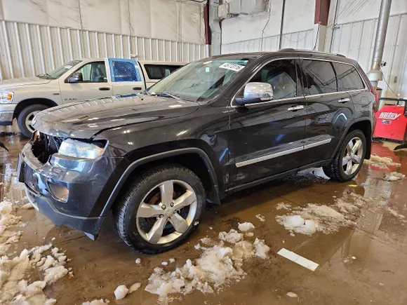 2013 Jeep Grand Cherokee Overland, VIN 1C4RJFCG2DC606842 — Front end